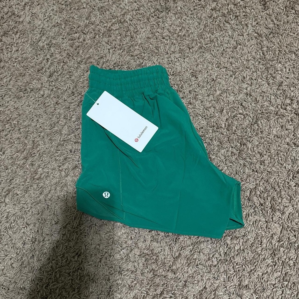 Lululemon NWT Hotty Hot Shorts High Rise 4” Raceway Green